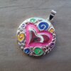 DIJE DE ACERO BLANCO MEDALLA 38 MM CORAZON CALADO ESMALTADO