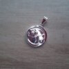 DIJE DE ACERO BLANCO MEDALLA 25 MM CON FLORES