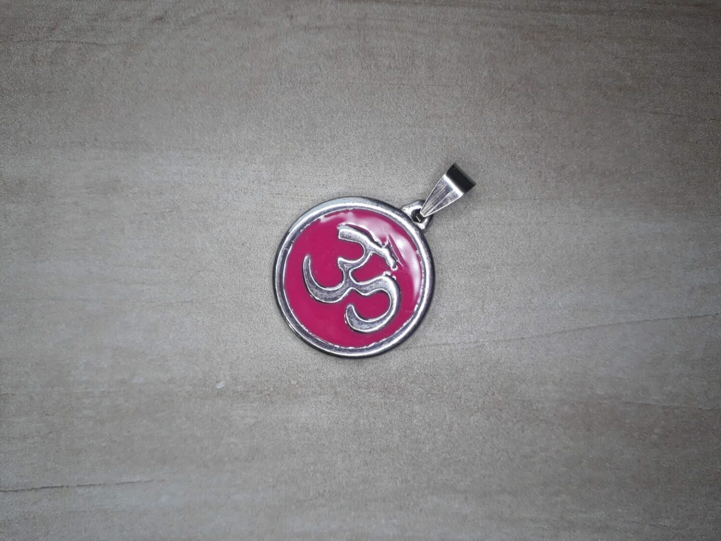 DIJE DE ACERO MEDALLA ESMALTADA 23 MM FUCSIA OHM
