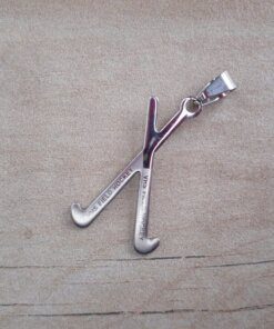 DIJE DE ACERO PALO DE HOCKEY X 2 20 X 35 MM