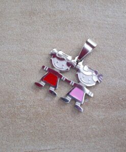 DIJE DE ACERO 2 NENAS ESMALTADAS 20 X 20 MM