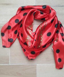 PAÑUELO RASADO CON LUNARES Y RAYAS, FONDO ROJO 90 X 90 CM.