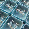 ABRIDOR PLATA DOBLE CORAZÓN OSTRA CON STRASS