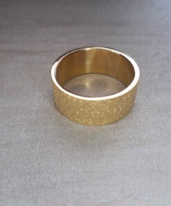 ANILLO DE ACERO DORADO ALIANZA BRILLOSA 8 MM