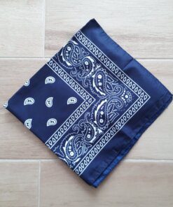 BANDANA IMPORTADA 55 X 55 CON ARABESCOS