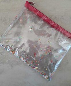 PORTACOSMETICO TRANSPARENTE CIERRE FUCSIA CON ESTRELLAS 20 X 16 CM.