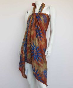 PAREO HINDU BATIK CON FLECOS MONOCOLOR ESTAMPA SOL ELIPTICO 100 X 180 CM.