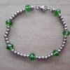 PULSERA DE ACERO BOLITA 4 MM CON MOSTACILLA VERDE. LARGO 20 CM