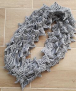 CUELLO LISO TIPO CROCHET 100% ACRILICO, COLOR GRIS MELANGE. 30 X 90 CM