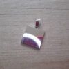 DIJE DE ACERO MEDALLA CUADRADA 20 MM PARA GRABAR PULIDA DE UN SOLO LADO- ESPESOR 1,5 MM.
