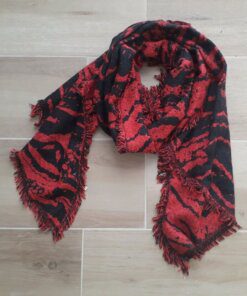 BUFANDA MANTON ROJO/NEGRO DESFLECADO CON TERMINACIÓN EN PUNTA. MEDIDA APROXIMADA 70 X 200 CM