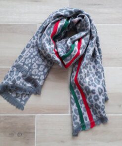 BUFANDA ANIMAL PRINT CON TIRAS DE COLOR ROJO Y VERDE. 65 X 180 CM