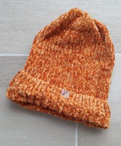 GORRO TEJIDO DE CHENILLE LISO COLOR SUELA