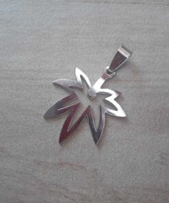 DIJE DE ACERO HOJA CALADA 26 X 30 MM