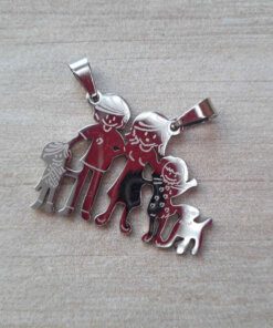 DIJE DE ACERO FAMILIA CON 1 NENA, 1 NENE Y 1 PERRO. 32 X 23 MM