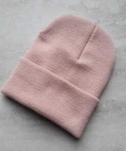 GORRO ROCKY LISO ROSA NUDE.