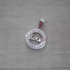 DIJE DE ACERO REDONDO DE STRASS CON "LOVE" EN SU INTERIOR. DIÁMETRO 20 MM