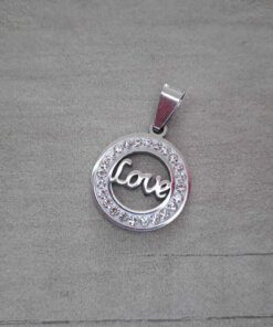 DIJE DE ACERO REDONDO DE STRASS CON "LOVE" EN SU INTERIOR. DIÁMETRO 20 MM
