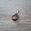 DIJE DE ACERO DE PIEDRA OJO DE TIGRE EN FORMA DE GOTA. 14 X 20 MM