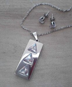 CONJUNTO DE ACERO CADENA ESPEJITO 0.4 CON DIJE RECTANGULAR CON TRES TRIÁNGULOS DE CUBIK Y ARO CUBIK 6 MM . LARGO CADENA 49 CM, DIJE 14 X 32 MM