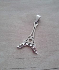 DIJE DE ACERO TORRE EIFFEL CON CORAZÓN CALADO. 20 X 35 MM
