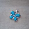 DIJE DE ACERO MARIPOSA PIEDRA TURQUESA. 27 X 24 MM