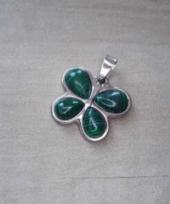 DIJE DE ACERO MARIPOSA PIEDRA VERDE. 27 X 24 MM