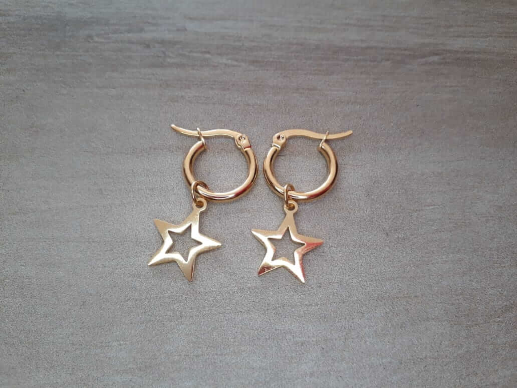 ARO DE ACERO DORADO ARGOLLA 14 MM CON ESTRELLA CALADA
