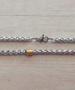 CADENA DE ACERO ESPIGA 4.0 CON 4 APLIQUES DORADO. LARGO 50 CM