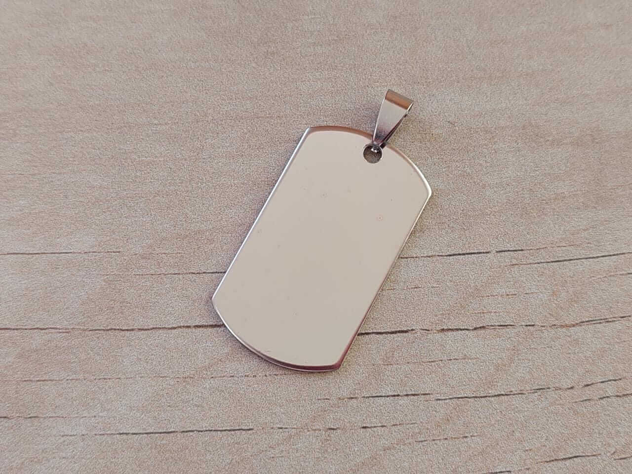 DIJE DE ACERO MEDALLA RECTANGULAR PARA GRABAR. 22 X 39 MM - ESPESOR 1 MM