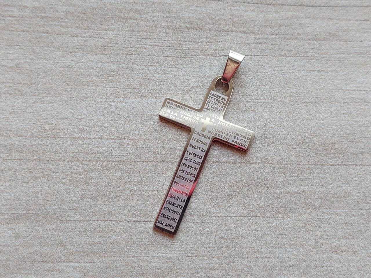 DIJE DE ACERO CRUZ CON PADRE NUESTRO GRABADO . 26 X 40 MM