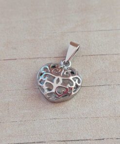 DIJE DE ACERO CORAZÓN BOMBE CALADO. 17 MM