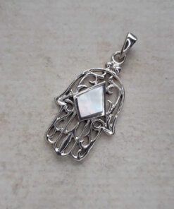 DIJE PLATA MANO DE FATIMA CALADA CON ROMBO DE PIEDRA. 19 X 32 MM