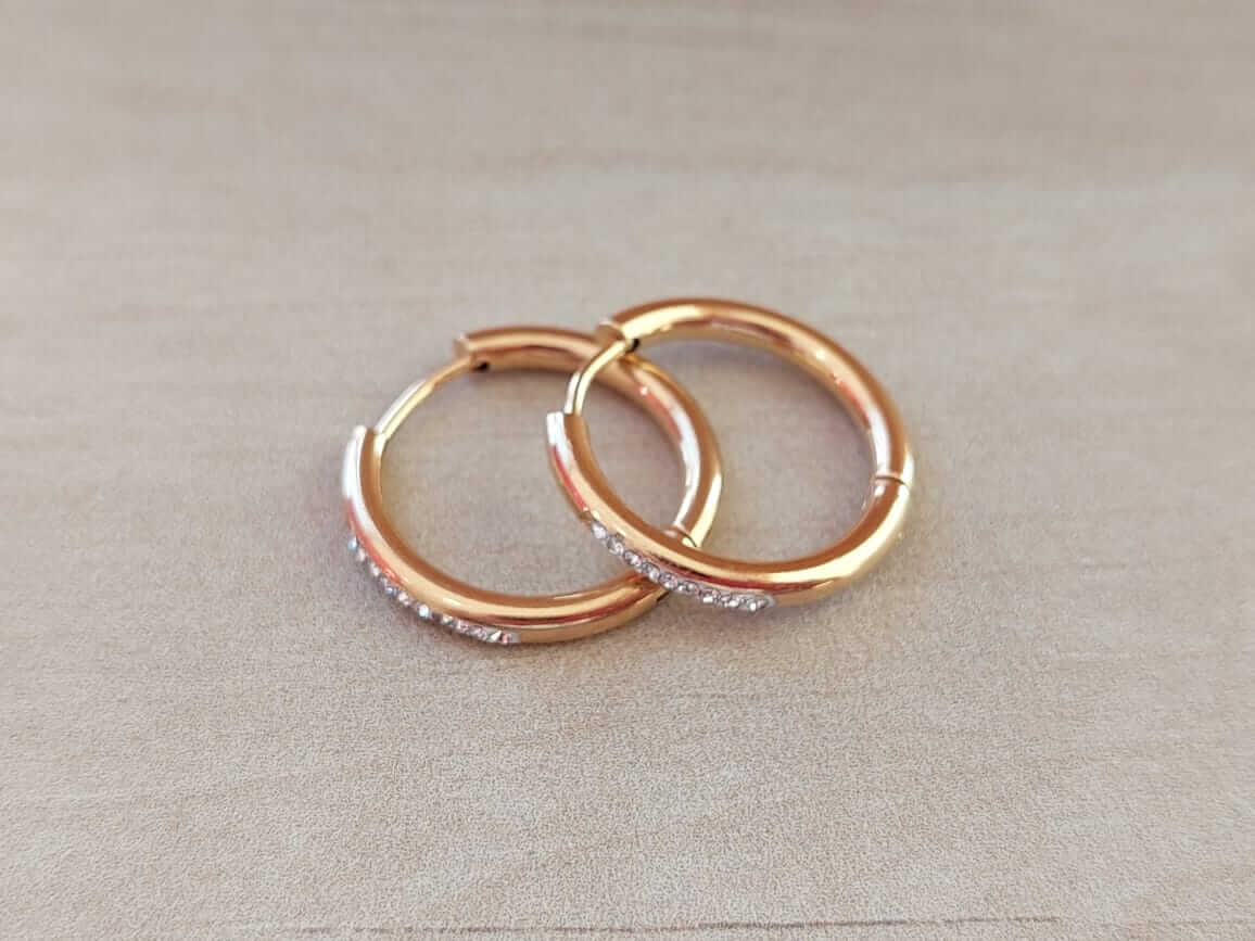 ARO DE ACERO DORADO ARGOLLA 20 MM CON BISAGRA Y FRENTE DE STRASS BLANCO