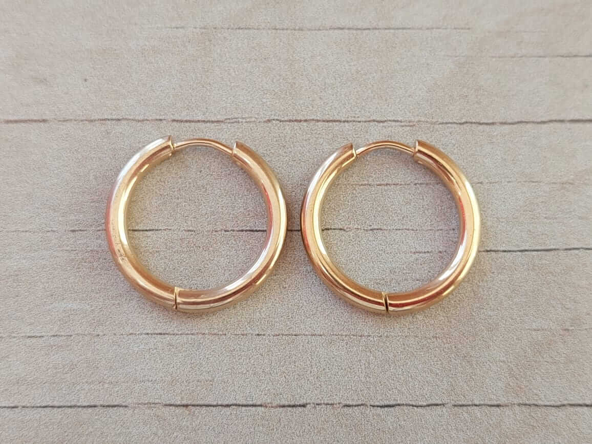 ARO DE ACERO DORADO ARGOLLA 1.5 MM CON BISAGRA. DIÁMETRO 21 MM
