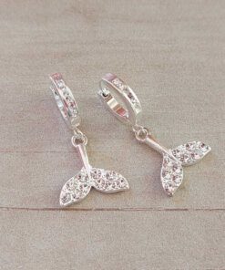 ARO ARGOLLA DE ACERO BLANCO HUGGIE 13 MM CON STRASS Y DIJE PLATEADO COLA DE BALLENA CON STRASS