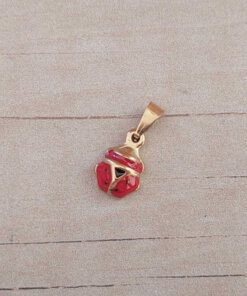 DIJE DE ACERO DORADO VAQUITA SAN ANTONIO ESMALTADA ROJO. 8 X 11 MM