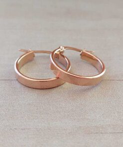 ARO ARGOLLA DE ACERO ROSÉ CON RAYAS DIAGONALES. DIÁMETRO 20 MM