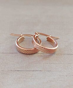 ARO ARGOLLA DE ACERO ROSÉ PLANA CON RAYAS. DIÁMETRO 15 MM