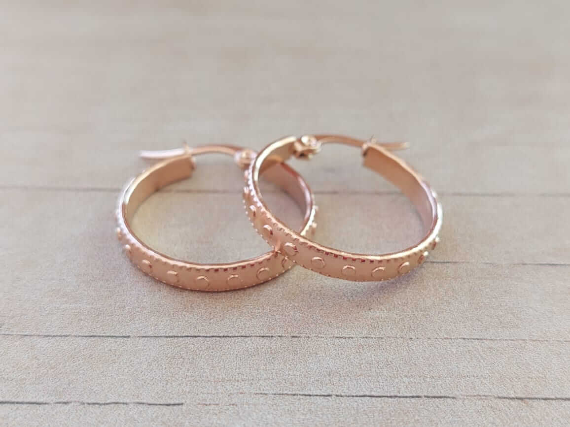 ARO ARGOLLA DE ACERO ROSÉ CON TACHAS. DIÁMETRO 25 MM
