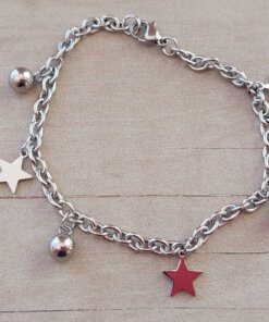 PULSERA DE ACERO ESLABÓN TIFFANY CON BOLITAS Y DIJES DE ESTRELLAS. LARGO 18,5 CM