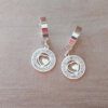 ARO DE ACERO BLANCO ARGOLLA HUGGIE 13 MM Y DIJE REDONDO CON STRASS CALADO CON CORAZÓN