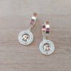 ARO DE ACERO BLANCO ARGOLLA HUGGIE 13 MM Y DIJE REDONDO CON STRASS CALADO CON ELEFANTE