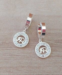 ARO DE ACERO BLANCO ARGOLLA HUGGIE 13 MM Y DIJE REDONDO CON STRASS CALADO CON ELEFANTE