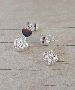 ARO DE ACERO BLANCO CORAZÓN CON CORAZÓN C/STRASS COLGANTE.