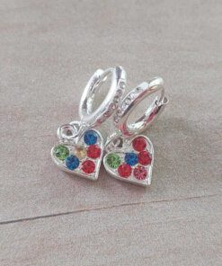 ARO DE ACERO BLANCO ARGOLLA 10 MM CON BISAGRA Y STRASS CON DIJE CORAZÓN C/STRASS MULTICOLOR.