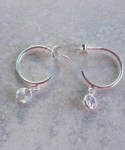 ARO PLATA MEDIA ARGOLLA 16 MM CON PUNTO DE LUZ COLGANTE. PESO APROX 1.90 GRS.