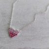 GARGANTILLA PLATA CORAZÓN CON CUBIK BLANCO-ROSA-FUCSIA. LARGO 42 + 3 CM. PESO APROX. 2.10 GR.