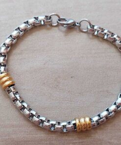 PULSERA DE ACERO ROLO CUADRADA 6.0 CON APLIQUE DORADO.