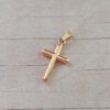 DIJE DE ACERO DORADO CRUZ PALITO. 13 X 23 MM